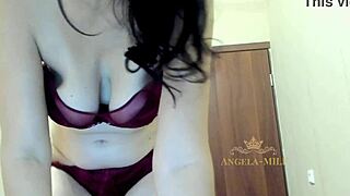 Milf Brunette Angela Goda Memek Basahnya buat Cowok 18+ Muda