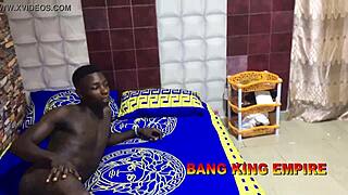 Bang King kneppet hårdt af liderlig kæreste alene hjemme