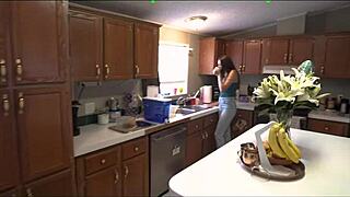 J'attends pas que le beau-papa parte, Sadie Holmes partie 1 WCA Productions