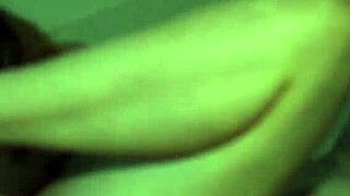 واو، مايلي غراي! مراهقة ساخنة كبيرة المؤخرة 18+ تئن بصوت عالي وترش في السرير 😍