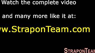 묶인 레즈비언 노예가 여주인의 스트래폰 맛보는