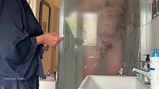 Ο σύζυγός μου με πιάσει να χτυπάω στην μητριά στο ντους σκάνδαλο