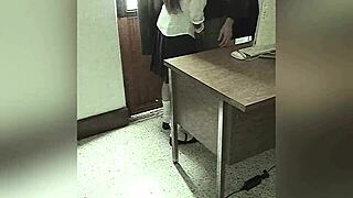 تلميذة لاتينية تُنيك من معلم في المكتب لدرجات أفضل فيديو هاو