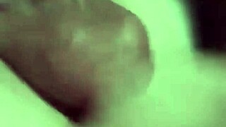 Zakaj se ta mama prikrada, da bi v tajnosti jebala rit svojega pastorka?