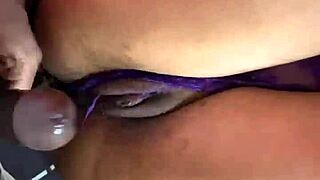 Enchendo minha buceta apertada com um pau duro e latejante