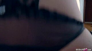 Moglie matura rossa Bianca Resa scopa con sconosciuto e giovane ragazzo