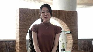 家庭主妇miku takei给鸡巴湿漉漉口交