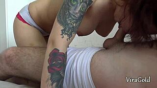 Hey, Rebecca Rainbow ve Vira Gold Ağızlarına Döl Alıyor