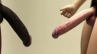 Просто чиллю с большим белым хуем, встречающим огромный черный член