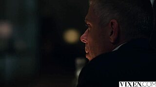 فيكسن مغرية لاعبة شطرنج فانا تتقن كل خطوة مع بلوب جوب وديب ثروت برونيت. وجه يختتم اللعبة