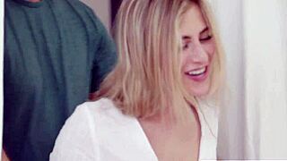 Lindsey Cruz strastno sesa in jebe dolgo izgubljenega prijatelja