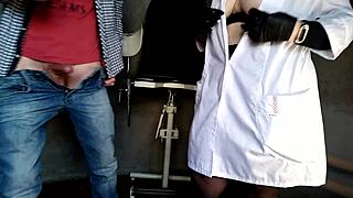 Geil milf sygeplejerske med naturlige bryster længes efter min sæd, hva?