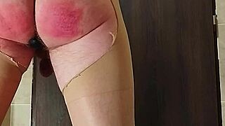 i tried spanking my ass for subscribers... oops it got too hot during the challenge!!
