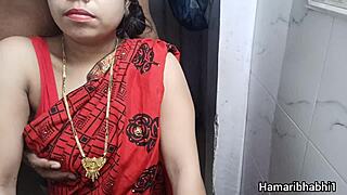 Hot Desi Bhabhi's Saree Lifted for Wild Gaand Chod!