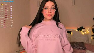 cute petite liza w0wgirls live webcam chat 2022 december 25