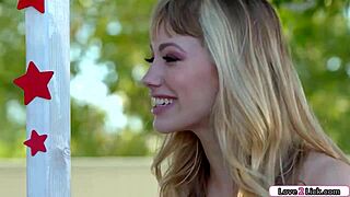 Blonde babe's ass licked deep while petite brunette fingers her in kissing booth 😘👅