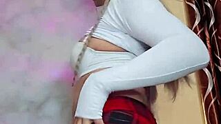 blanca nieves te hace querer probar su hermosura transexual crossdressing