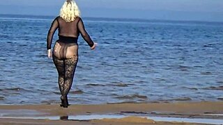 Black Milf Flashes Big Tits and Pussy on Beach!