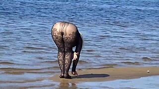 Black Milf Flashes Big Tits and Pussy on Beach!