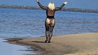 Black Milf Flashes Big Tits and Pussy on Beach!
