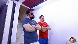 Pegamos novinhas no flagra e fodemos elas duro!