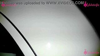 Luluhotwifex follando en el auto cornudo grabando corrida en tetas squirt hotwife dogging