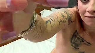 Juici fingers during great blowjob with exotic babe