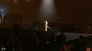 becky lynch makes a stunning bikini entrance in wwe 2k26
