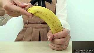 hand crush fetish girl crush a banana by hand