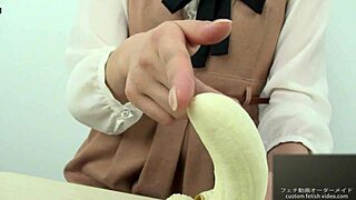 hand crush fetish girl crush a banana by hand