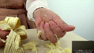 hand crush fetish girl crush a banana by hand