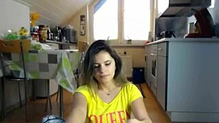 teen sexydea flashing boobs on live webcam
