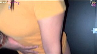 Mais um dia eu sendo puta de corno no gloryhole