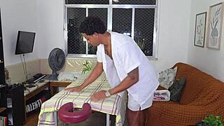 massagista safadinha me contratou para uma massagem completinha bem relaxante