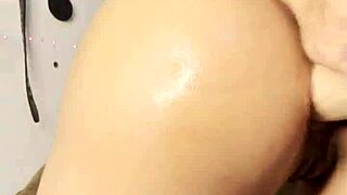 Deixando bem babado e enfiando no cuzinho