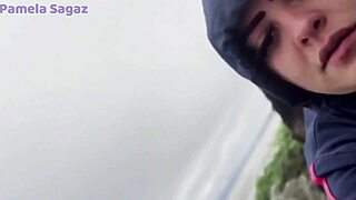 Novinho fucks me hard on the beach everyone watching