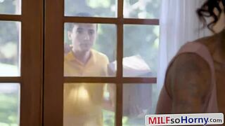 Gorgeous Ebony Milf Goddess Fucked By Young Delivery Guy