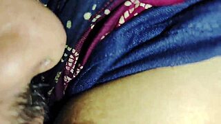 Desi Pakistani Husband Wife Roleplay Jija Sali Ko Lun K Choopay Lagwa Raha Hai