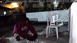 chamei o mendigo e trepei com ele sem camisinha