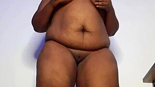 Thick Ebony Babe Mara Exotic Loves Teasing And Masturbating For You