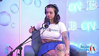 Steffcrime stretches her ass with huge dildo on machine
