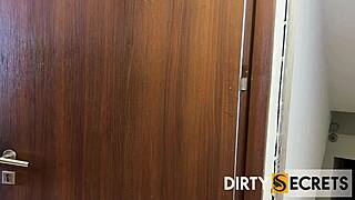 After making a home delivery i fuck the guy who placed the order through the app and we get caught