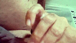 kleber gozando pensando na nega gostosa e gozando