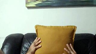 Chupando e quicando na tora do camelô, que delícia