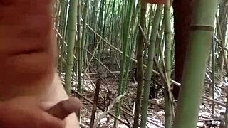 Jeg kan ikke stoppe med at se Diogo, den varme brasilianer, ryste sig selv i del 1 og 2.