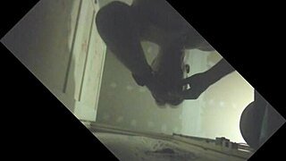 etalon couilles pleines gros juteur se fait purger en glory hole