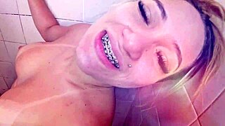 patroa tomando banho e empregada nicole brazil fode a buceta de vivi capetinha.