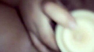 esposa gordita masturbating so suggestively