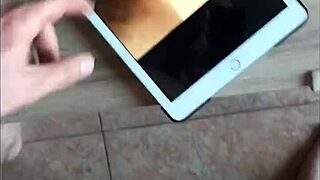 calientes250 me manda un video de como se la follan y le hago un buen tributo