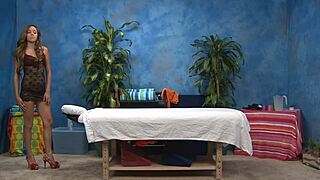 Flexible angel enjoys that deep insertion 😍